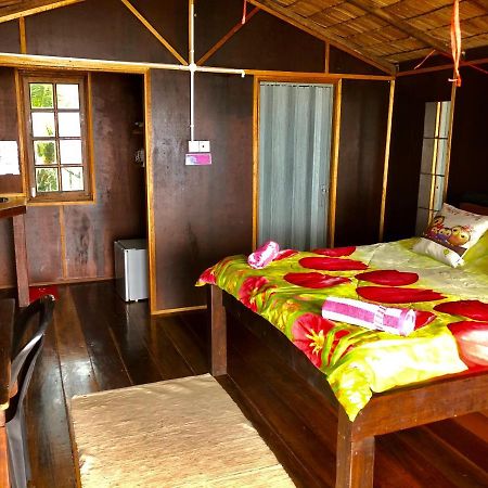 Beachfront Hut Upstairs Astra - Beach Shack Chalet Kampong Juara エクステリア 写真