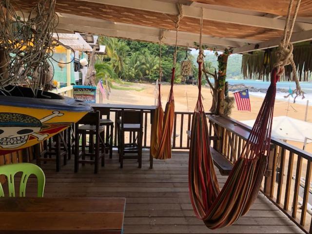 Beachfront Hut Upstairs Astra - Beach Shack Chalet Kampong Juara エクステリア 写真