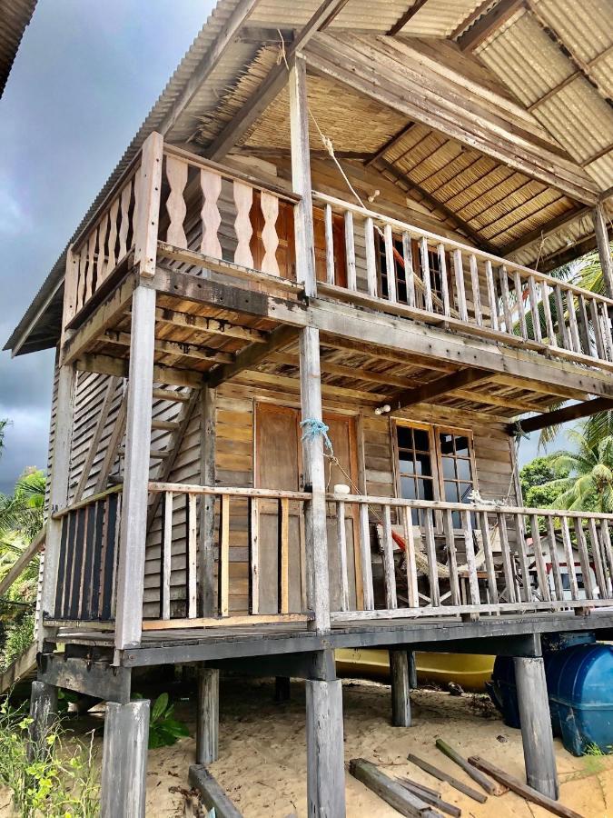 Beachfront Hut Upstairs Astra - Beach Shack Chalet Kampong Juara エクステリア 写真