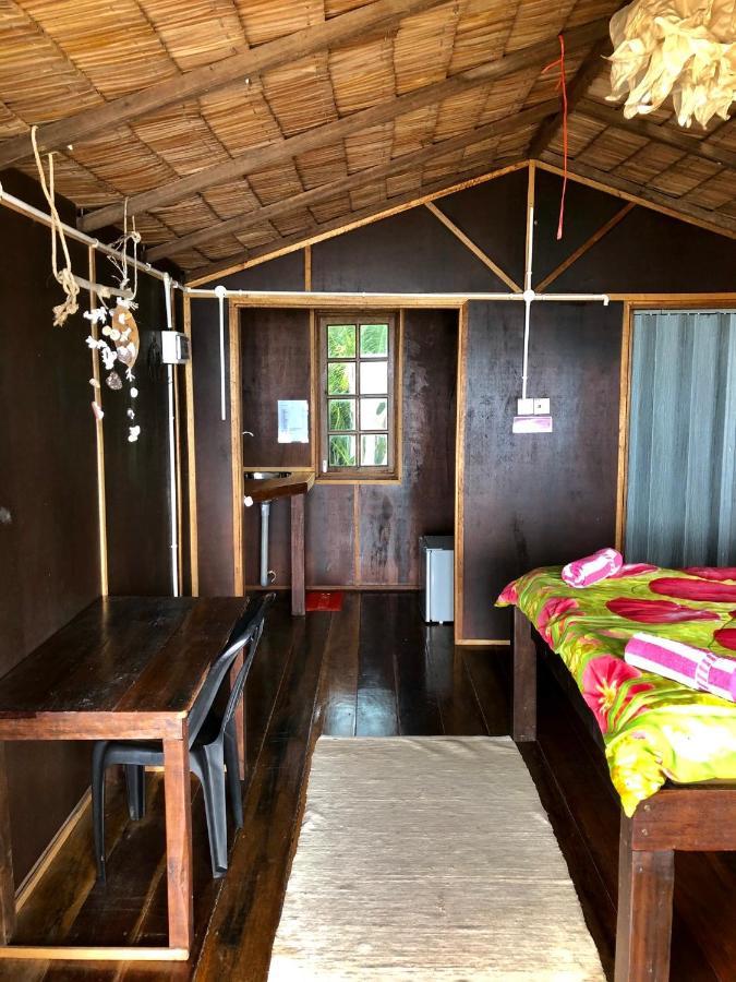 Beachfront Hut Upstairs Astra - Beach Shack Chalet Kampong Juara エクステリア 写真