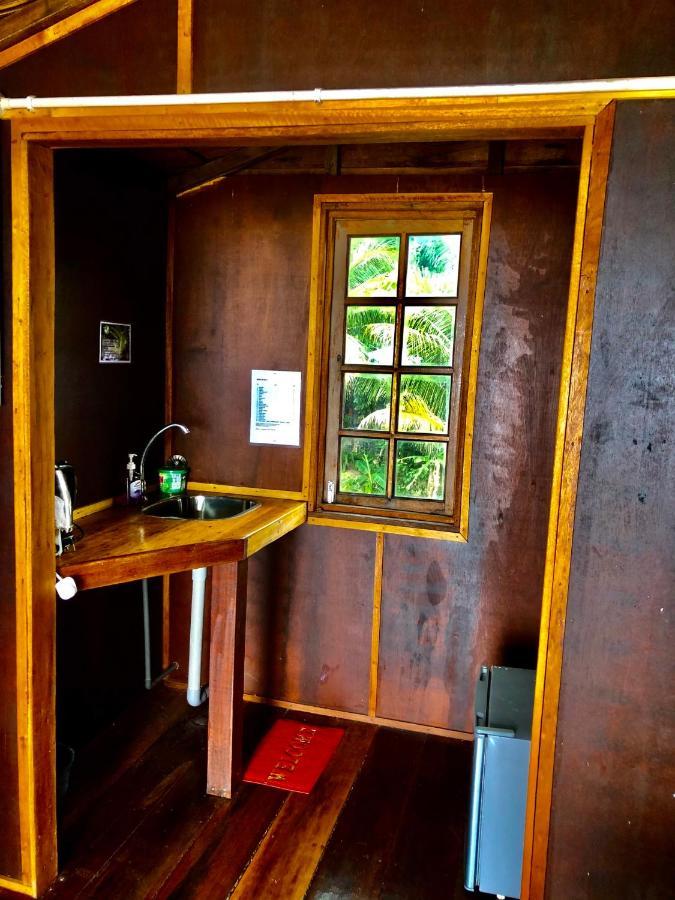 Beachfront Hut Upstairs Astra - Beach Shack Chalet Kampong Juara エクステリア 写真